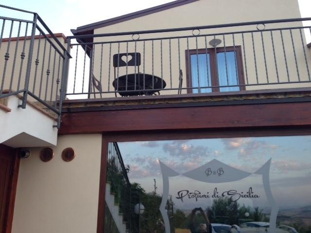 B&B Profumi Di Sicilia Сан-Катальдо Екстер'єр фото